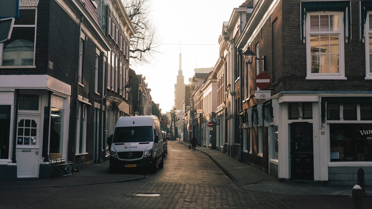 Vergelijking van Luxe en Betaalbare Parfummerken - FragranceGems