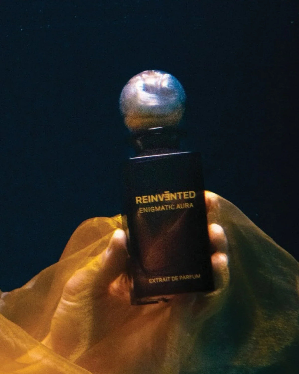 Reinvented Enigmatic Aura Extrait de Parfum (75ml) - FragranceGems, foto 4